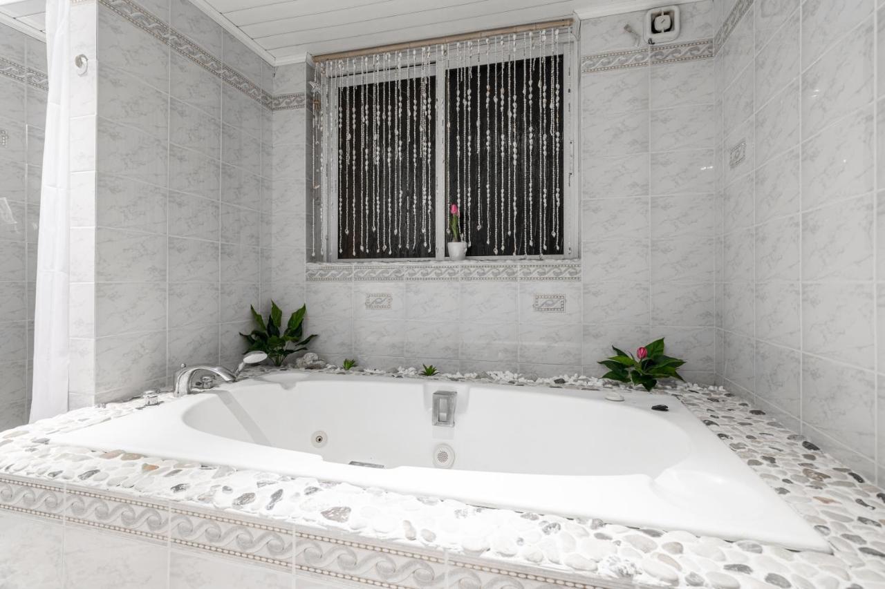 Galadriel Villa With Private Pool & Jacuzzi Kato Yerakarion 外观 照片