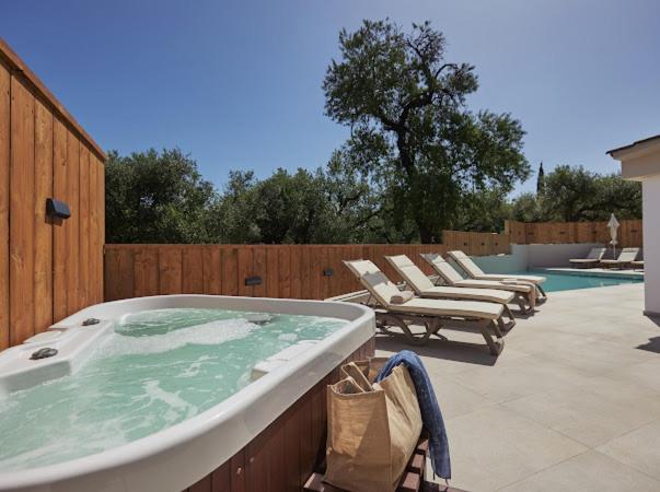 Galadriel Villa With Private Pool & Jacuzzi Kato Yerakarion 外观 照片