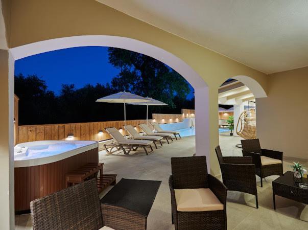 Galadriel Villa With Private Pool & Jacuzzi Kato Yerakarion 外观 照片