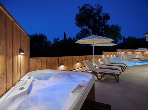 Galadriel Villa With Private Pool & Jacuzzi Kato Yerakarion 外观 照片